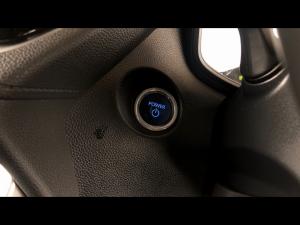 Toyota Corolla Cross 1.8 Hybrid XS - Image 16