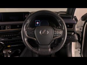 Lexus UX 250h SE - Image 8