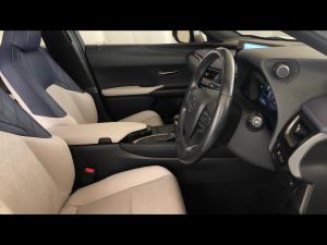 Lexus UX 250h SE - Image 10