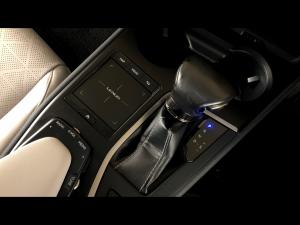 Lexus UX 250h SE - Image 15