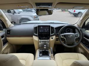 Toyota Land Cruiser 200 4.5D-4D V8 VX - Image 6