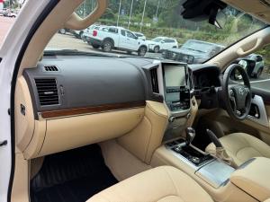 Toyota Land Cruiser 200 4.5D-4D V8 VX - Image 7
