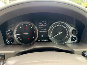 Toyota Land Cruiser 200 4.5D-4D V8 VX - Image 11
