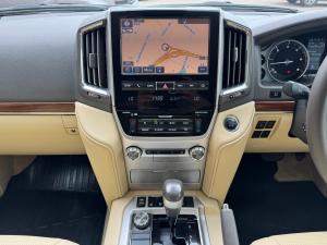 Toyota Land Cruiser 200 4.5D-4D V8 VX - Image 13