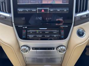 Toyota Land Cruiser 200 4.5D-4D V8 VX - Image 14