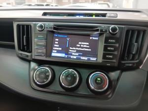 Toyota RAV4 2.0 GX automatic - Image 11