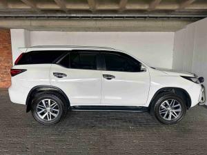 Toyota Fortuner 2.8GD-6 Raised Body automatic - Image 3