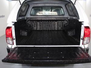 Toyota Hilux 2.4 GD-6 Raider 4X4 automaticD/C - Image 7