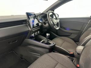 Renault Clio V 1.0T Intens - Image 17