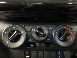 Toyota Hilux 2.4 GD-6 RB Raider automaticE/CAB - Image 12