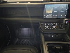 Land Rover Defender 110 D300 X-Dynamic HSE - Image 7