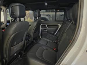 Land Rover Defender 110 D300 X-Dynamic HSE - Image 9