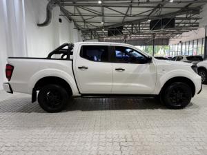 Nissan Navara 2.5DDTi double cab SE Plus auto - Image 12