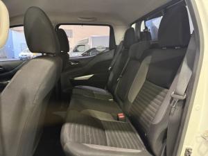 Nissan Navara 2.5DDTi double cab SE Plus auto - Image 8