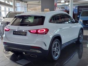 Mercedes-Benz GLA GLA200 Progressive - Image 2