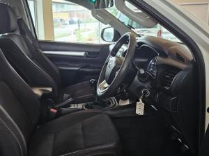 Toyota Hilux 2.4GD-6 double cab 4x4 Raider manual - Image 10