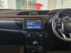 Toyota Hilux 2.4GD-6 double cab 4x4 Raider manual - Image 11