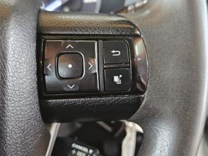 Toyota Hilux 2.4GD-6 double cab 4x4 Raider manual - Image 15