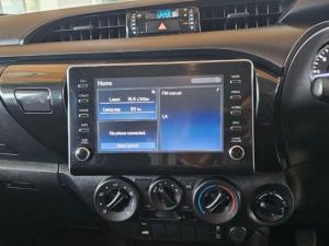 Toyota Hilux 2.4GD-6 double cab 4x4 Raider manual - Image 17