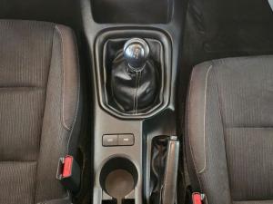 Toyota Hilux 2.4GD-6 double cab 4x4 Raider manual - Image 18