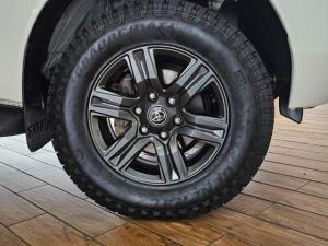 Toyota Hilux 2.4GD-6 double cab 4x4 Raider manual - Image 20