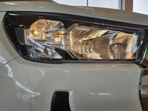 Toyota Hilux 2.4GD-6 double cab 4x4 Raider manual - Image 2