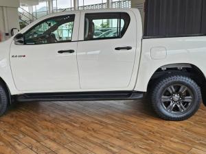Toyota Hilux 2.4GD-6 double cab 4x4 Raider manual - Image 6