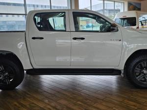 Toyota Hilux 2.4GD-6 double cab 4x4 Raider manual - Image 8