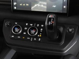 Land Rover Defender 110 D350 X-Dynamic HSE - Image 17