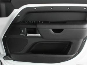 Land Rover Defender 110 D350 X-Dynamic HSE - Image 19