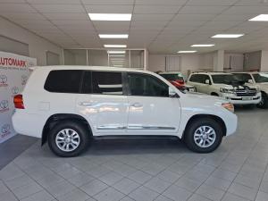 Toyota Land Cruiser 200 4.5D-4D V8 VX - Image 3