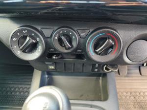 Toyota Hilux 2.4GD-6 Xtra cab Raider manual - Image 17