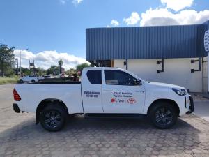 Toyota Hilux 2.4GD-6 Xtra cab Raider manual - Image 3