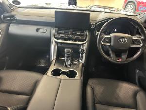 Toyota Land Cruiser 300 3.5T GR-Sport - Image 6
