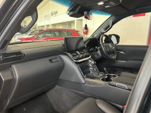 Toyota Land Cruiser 300 3.5T GR-Sport - Image 7