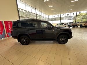 Toyota Land Cruiser 300 3.5T GR-Sport - Image 3