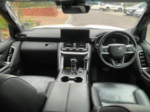 Toyota Land Cruiser 300 3.5T GR-Sport - Image 6