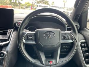 Toyota Land Cruiser 300 3.5T GR-Sport - Image 8