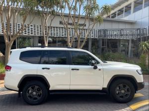 Toyota Land Cruiser 300 3.5T GR-Sport - Image 3
