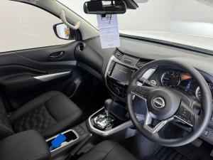 Nissan Navara 2.5DDTI LE/LE Plus automatic D/C - Image 7