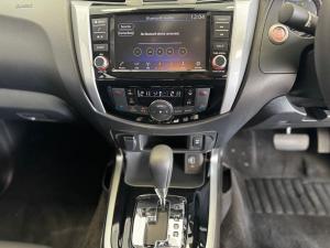 Nissan Navara 2.5DDTI LE/LE Plus automatic D/C - Image 9
