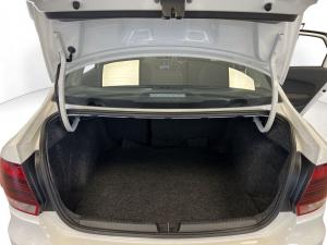 Volkswagen Polo sedan 1.4 Comfortline - Image 10