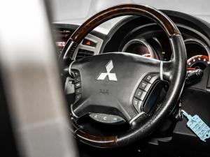 Mitsubishi Pajero 5-door 3.2DI-D GLS - Image 10