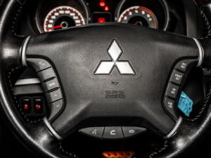 Mitsubishi Pajero 5-door 3.2DI-D GLS - Image 14