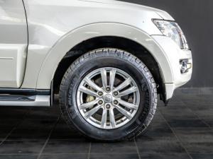 Mitsubishi Pajero 5-door 3.2DI-D GLS - Image 15