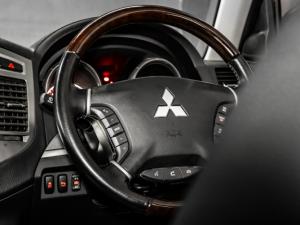 Mitsubishi Pajero 5-door 3.2DI-D GLS - Image 16