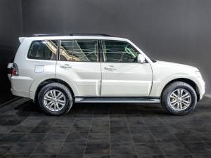 Mitsubishi Pajero 5-door 3.2DI-D GLS - Image 6