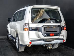 Mitsubishi Pajero 5-door 3.2DI-D GLS - Image 8