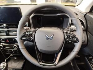 Mahindra XUV 3XO 1.2T AX5 manual - Image 10