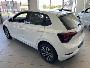 Volkswagen Polo hatch 1.0TSI Life auto - Image 9